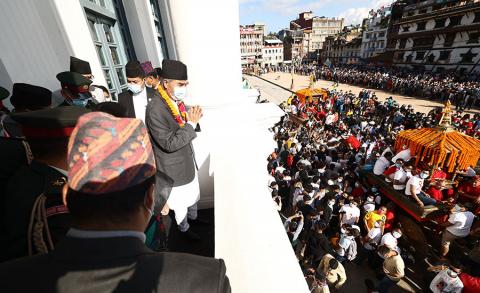 प्रधानमन्त्री शेरबहादुर देउवा ईन्द्रजात्राको अवसरमा बसन्तपुरमा आयोजित विशेष समारोहमा सहभागी हुँदै । 